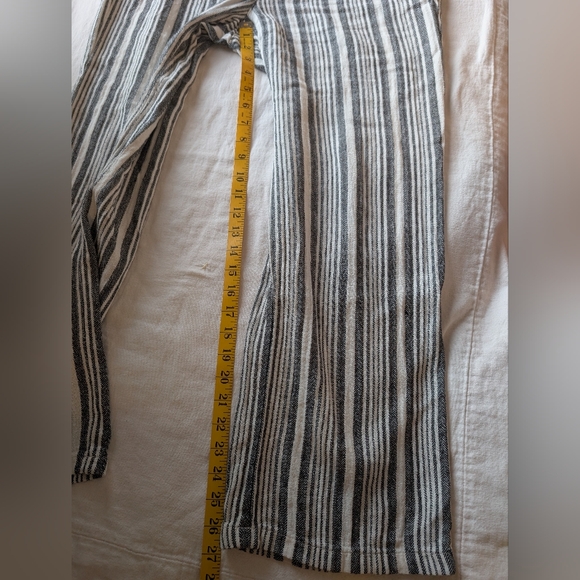 Old Navy Striped Gray Wide-Legged Pants - Picture 3 of 6
